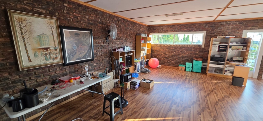 5 Bedroom Property for Sale in Wilkoppies North West